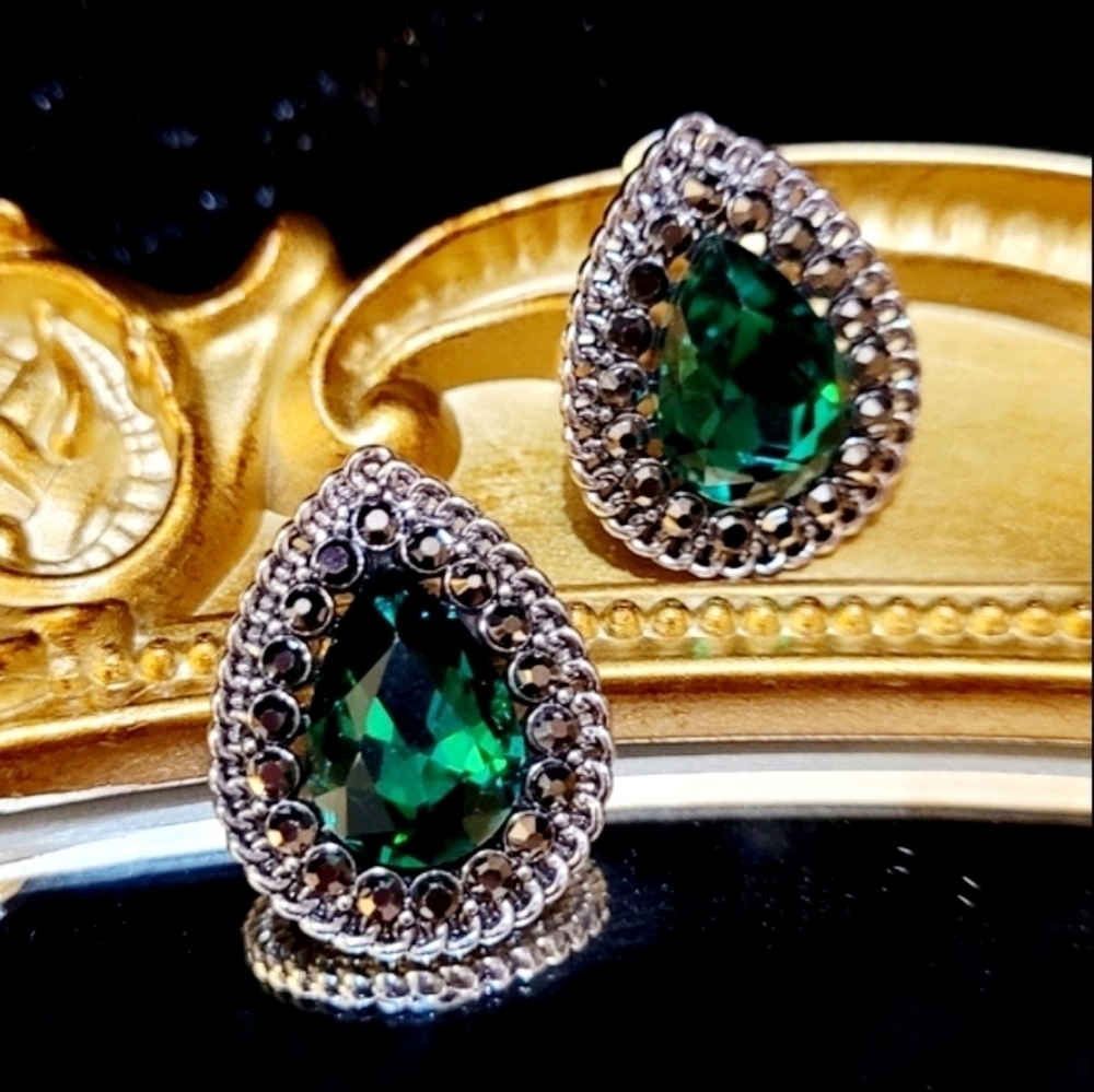 Vintage Emerald Green Crystal Teardrop Marcassite Silver Earrings